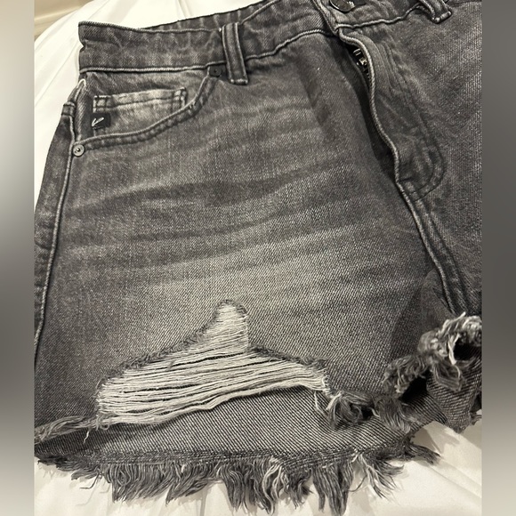 KanCan- Charcoal High Rise Frayed Hem Denim Shorts SZ 5/26 - Picture 4 of 5